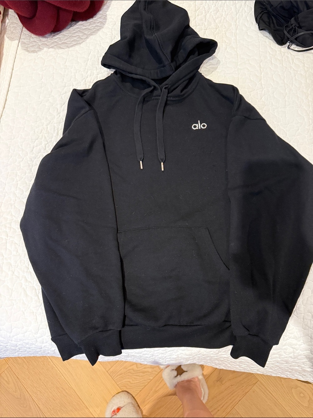 ALO Yoga wo men's Black Pullover Hoodie with Small Logo
